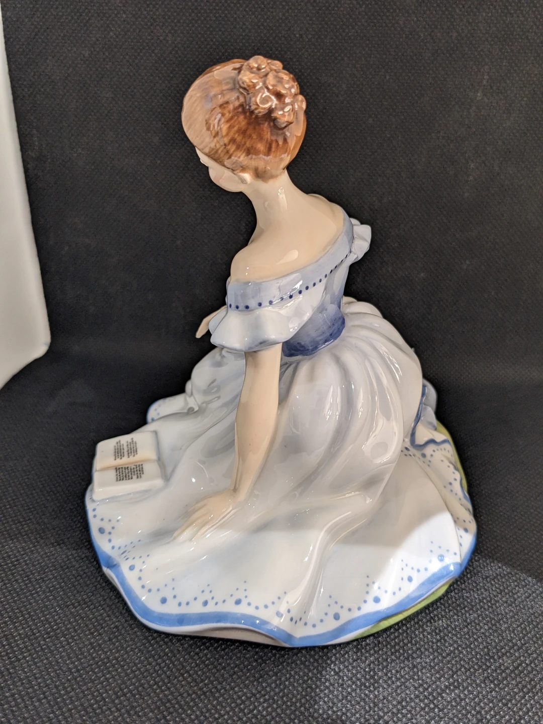 Royal Doulton Marjorie HN 2788 Vintage Figurine - photo 2