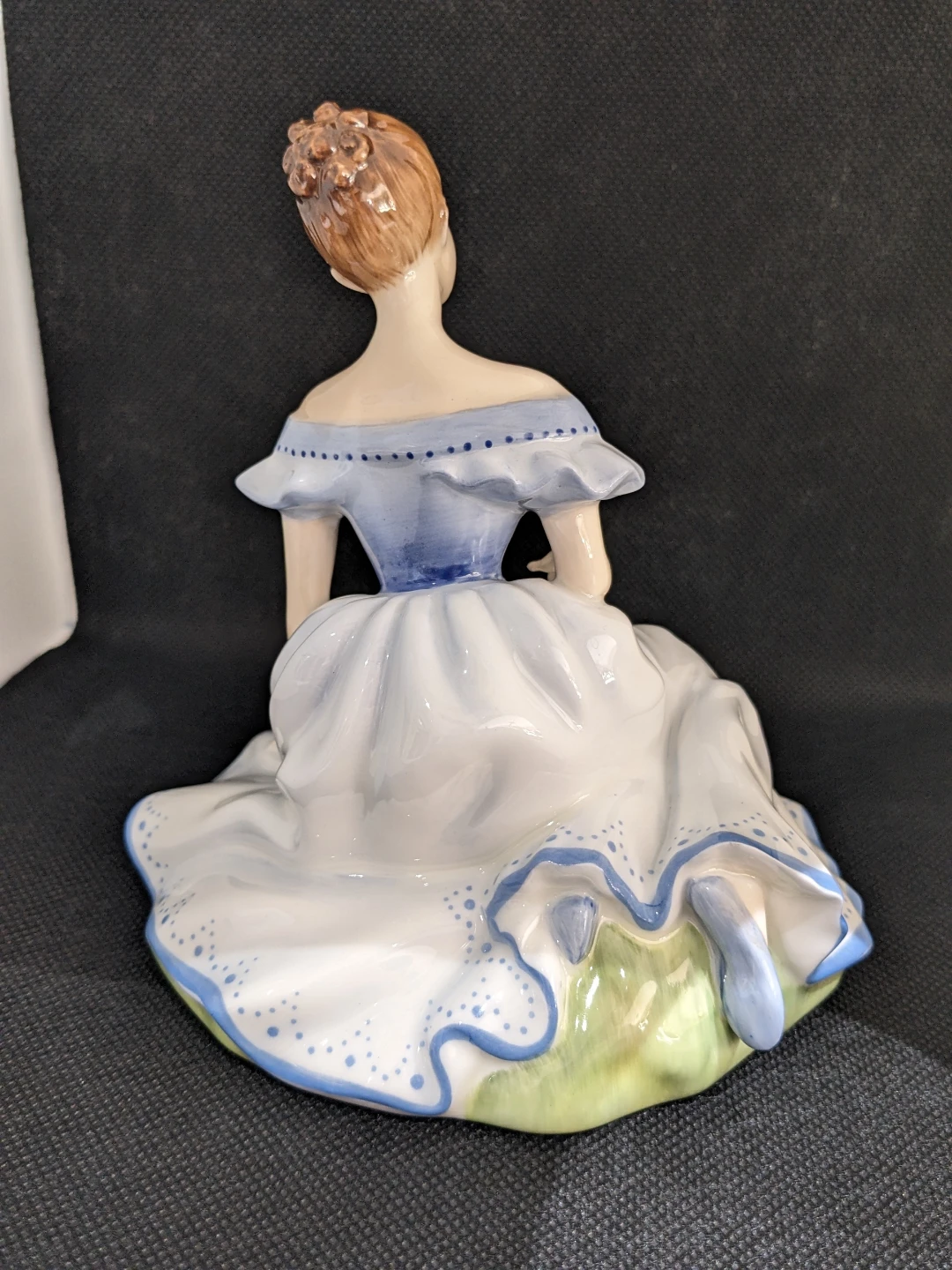 Royal Doulton Marjorie HN 2788 Vintage Figurine - photo 3