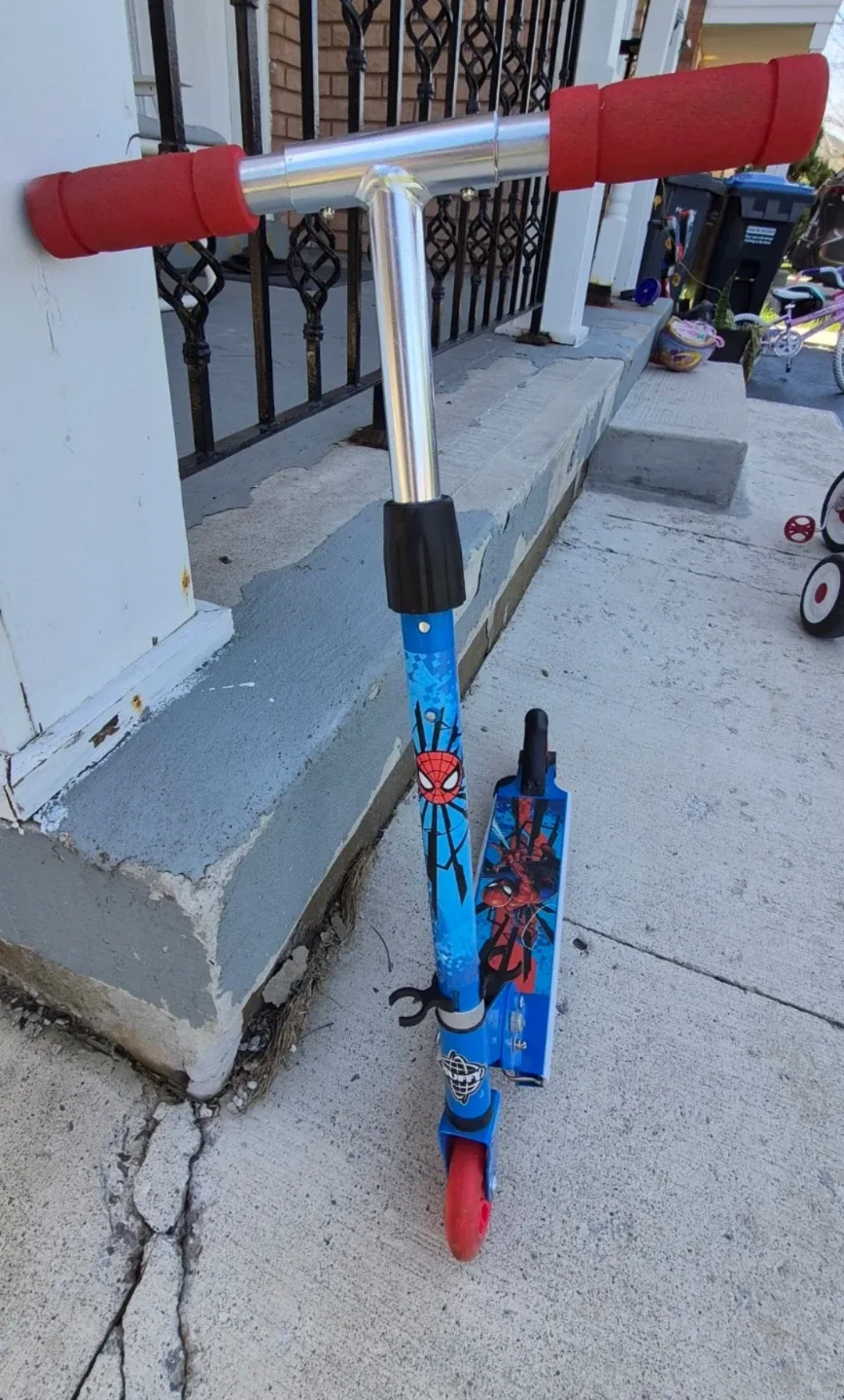 Kids Blue Spiderman Scooter - photo 2