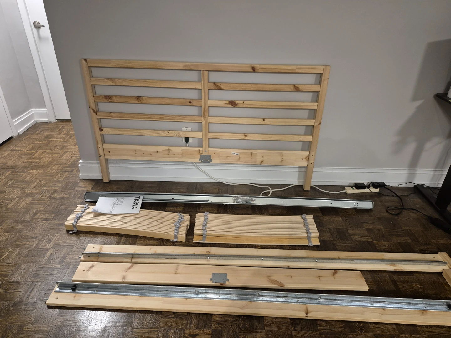 Queen bed frame - photo 2