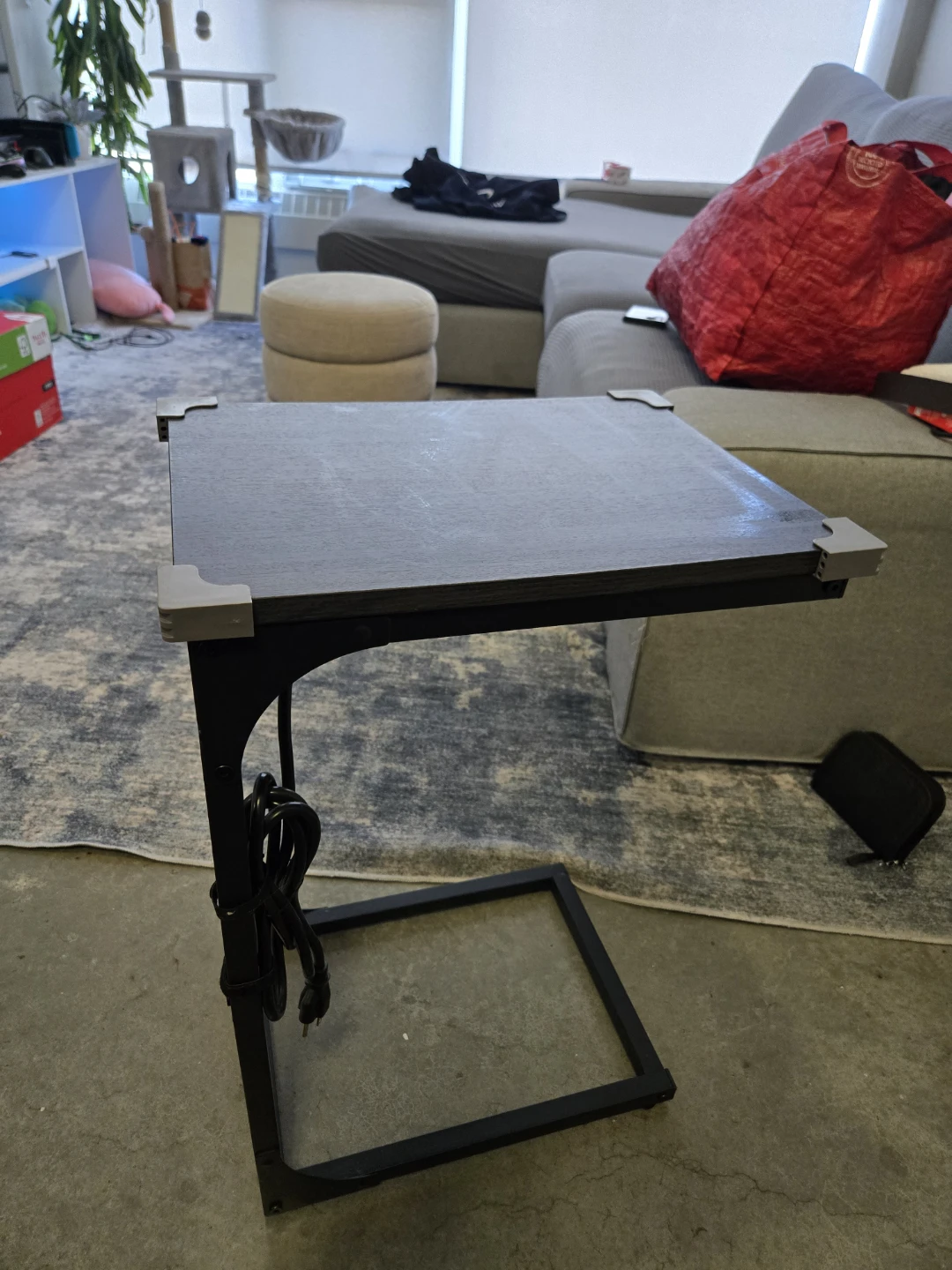 VASAGLE C-Shaped End Table with Charging Station - Gray Oak