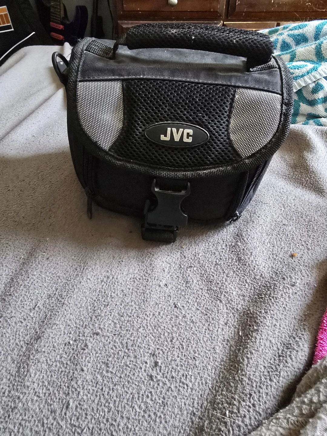 JVC 32x Optical Zoom Wide Screen Camcorder