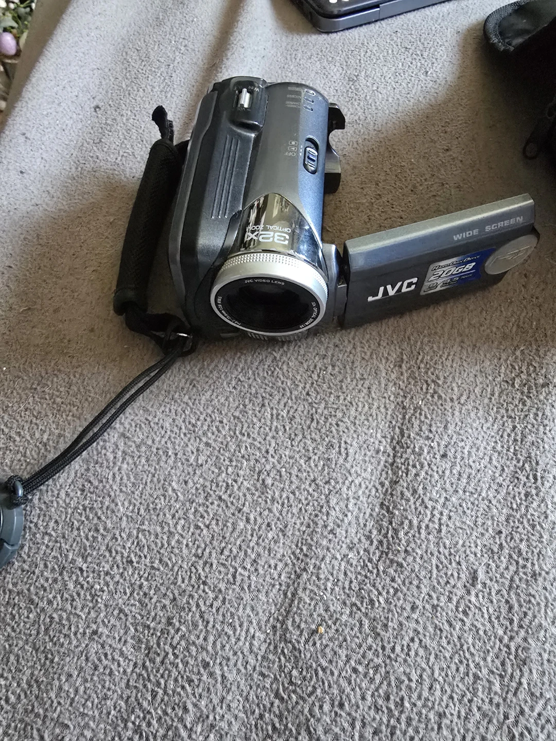 JVC 32x Optical Zoom Wide Screen Camcorder - photo 3