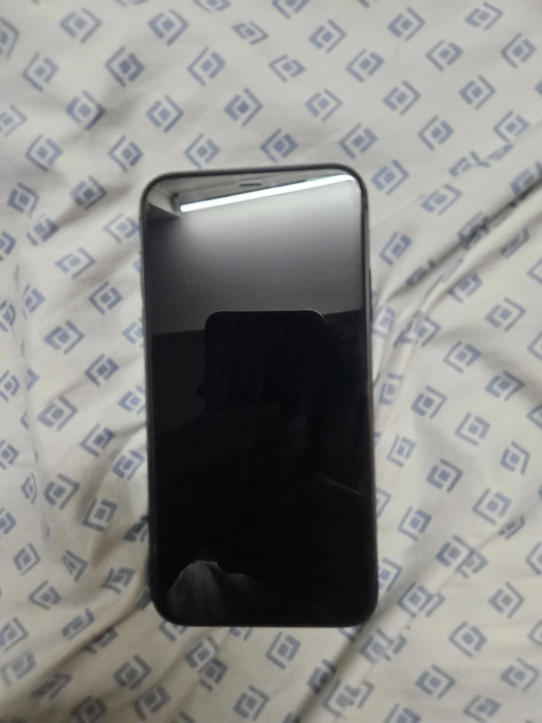 Apple iPhone 11 (73 battery health)