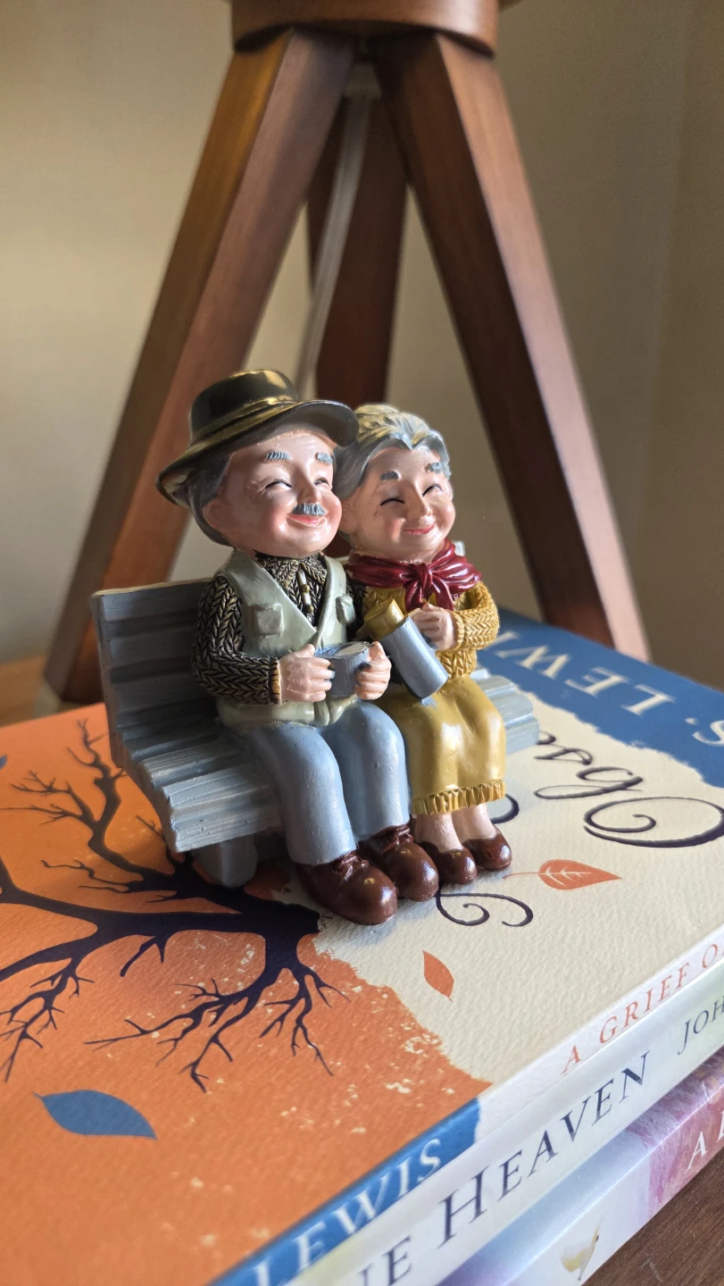 Happy Elderly Couple on Bench Figurine – Resin Home Décor *new