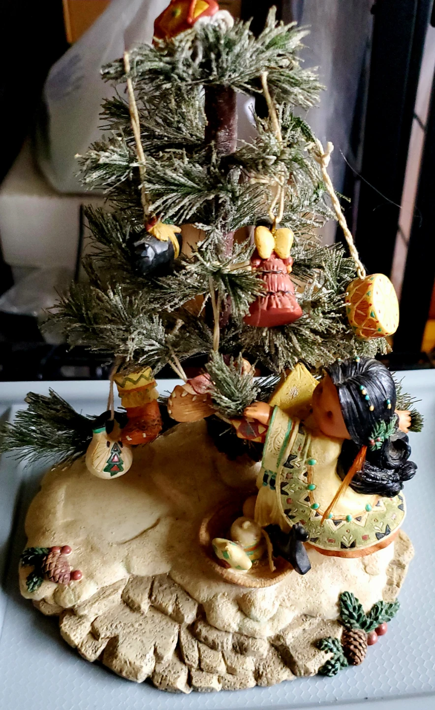 16 Friends of a Feather Native American Figurines + Xmas tree