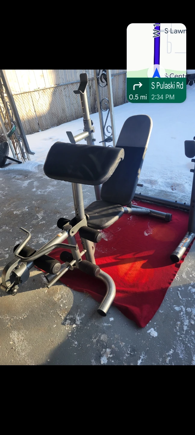 GOLD'S GYM SQUAT RACK AND BENCH COMBO  ADJUSTABLE RACK