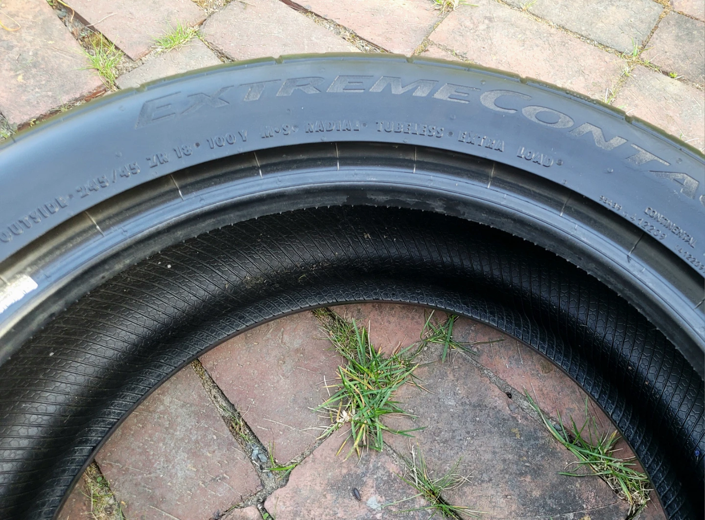 Continental ExtremeContact DWS06 PLUS Tire 245/45R18 100Y - photo 5
