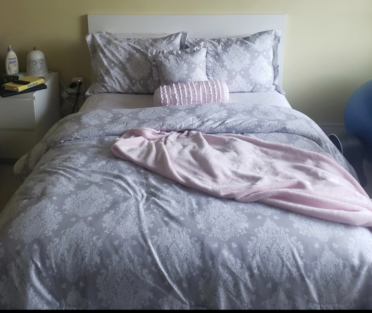 Grey Damask Bedding Set with Pink Throw Blanket