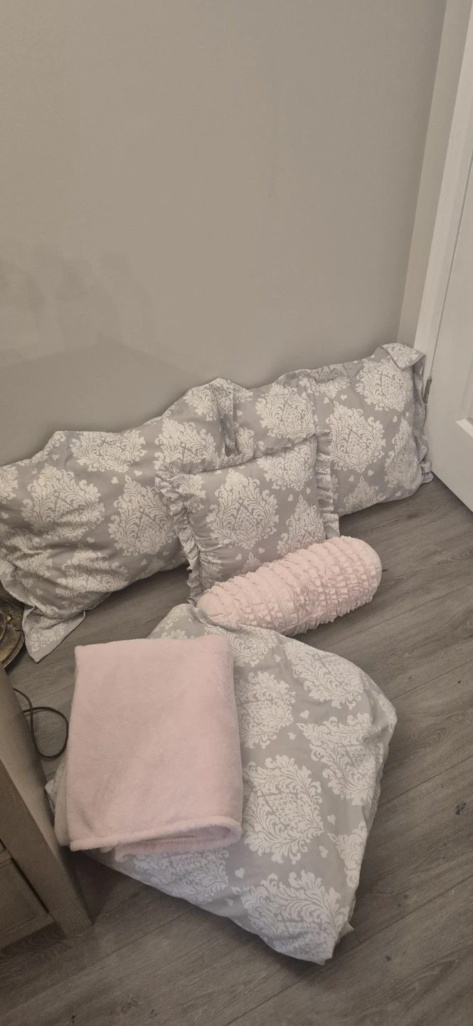 Grey Damask Bedding Set with Pink Throw Blanket - photo 2