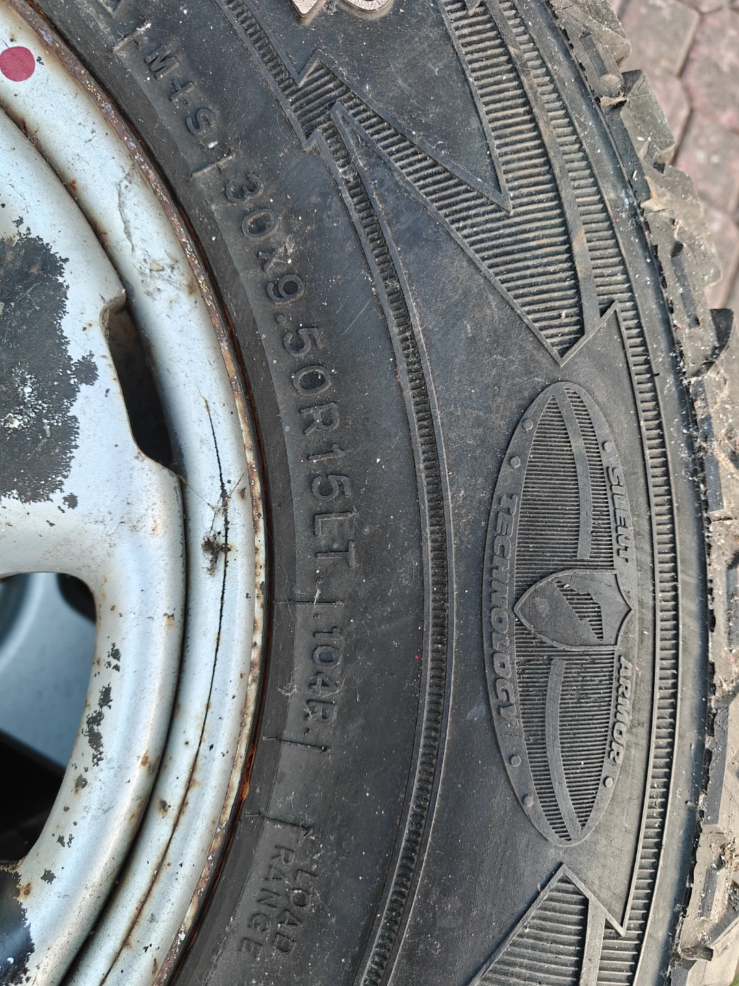 Goodyear Wrangler All-Season Tire 30x9.50R15LT - photo 4