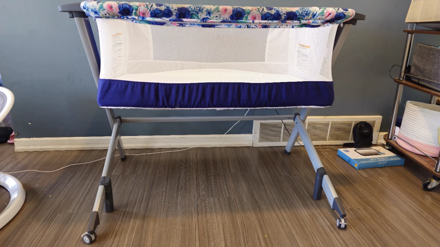 Munchkin Swing + baby bassinet - photo 4
