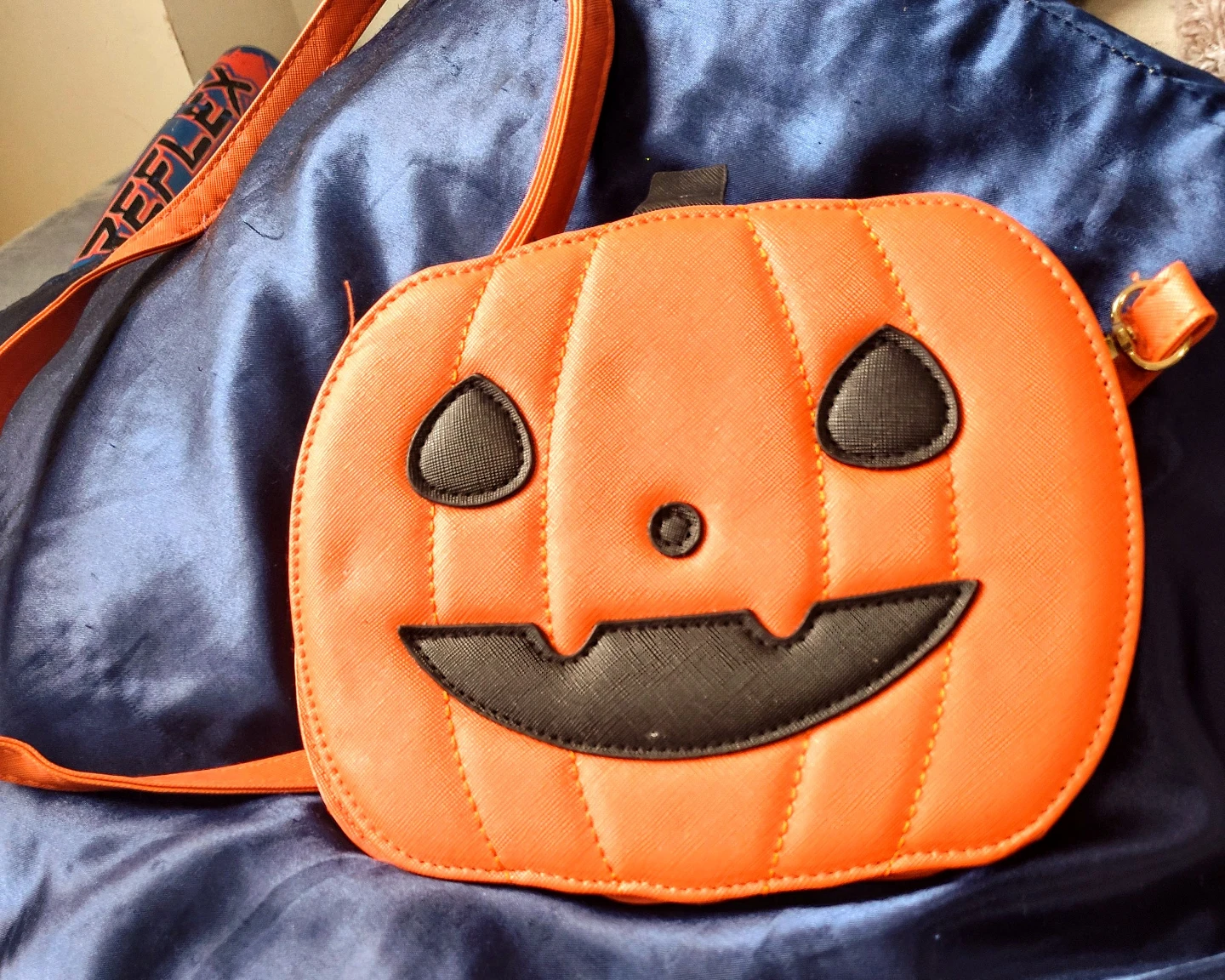 Pumpkin Shaped Crossbody Bag🌱