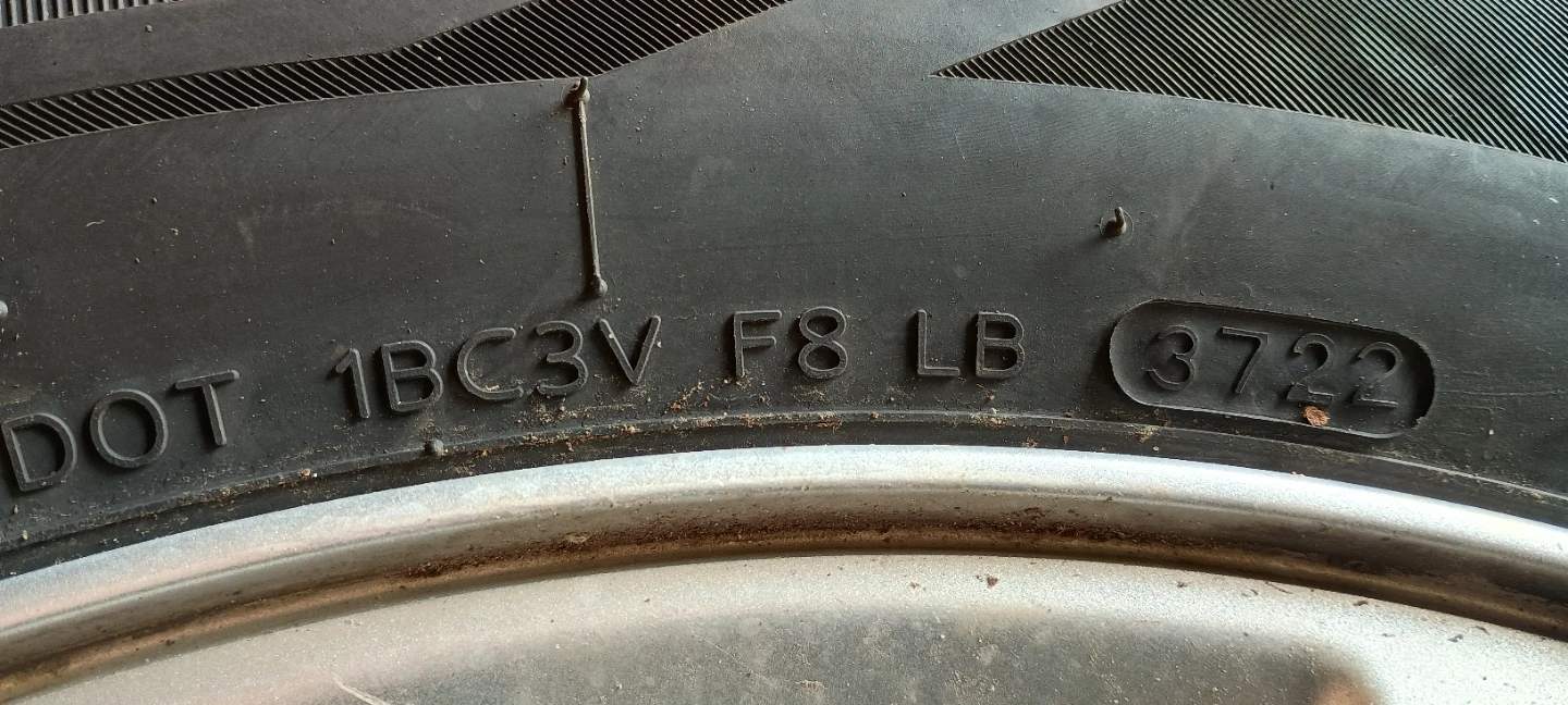Ford Alloy Wheel with 235/60R18 Tire - photo 2