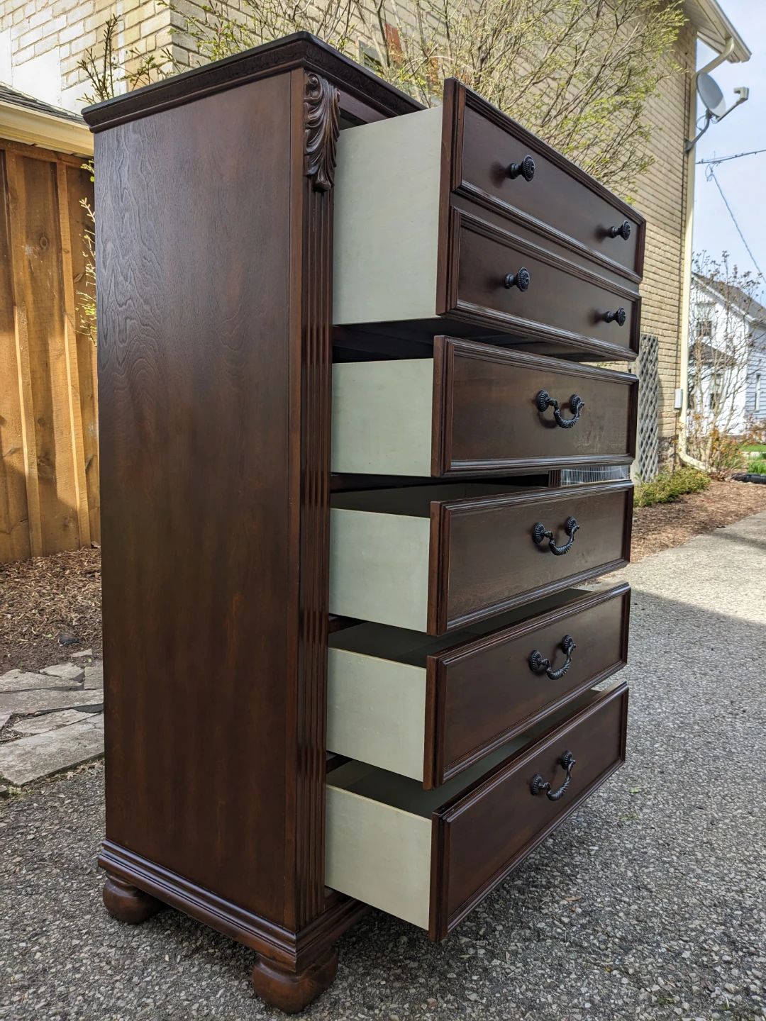 Ashley Design Leahlyn Chest -Excellent Condition - photo 5