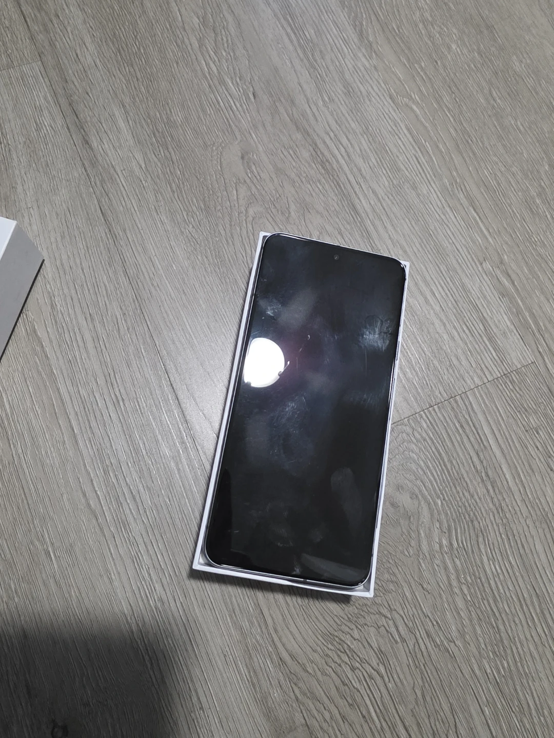 Google Pixel 8 Phone with Case - photo 3