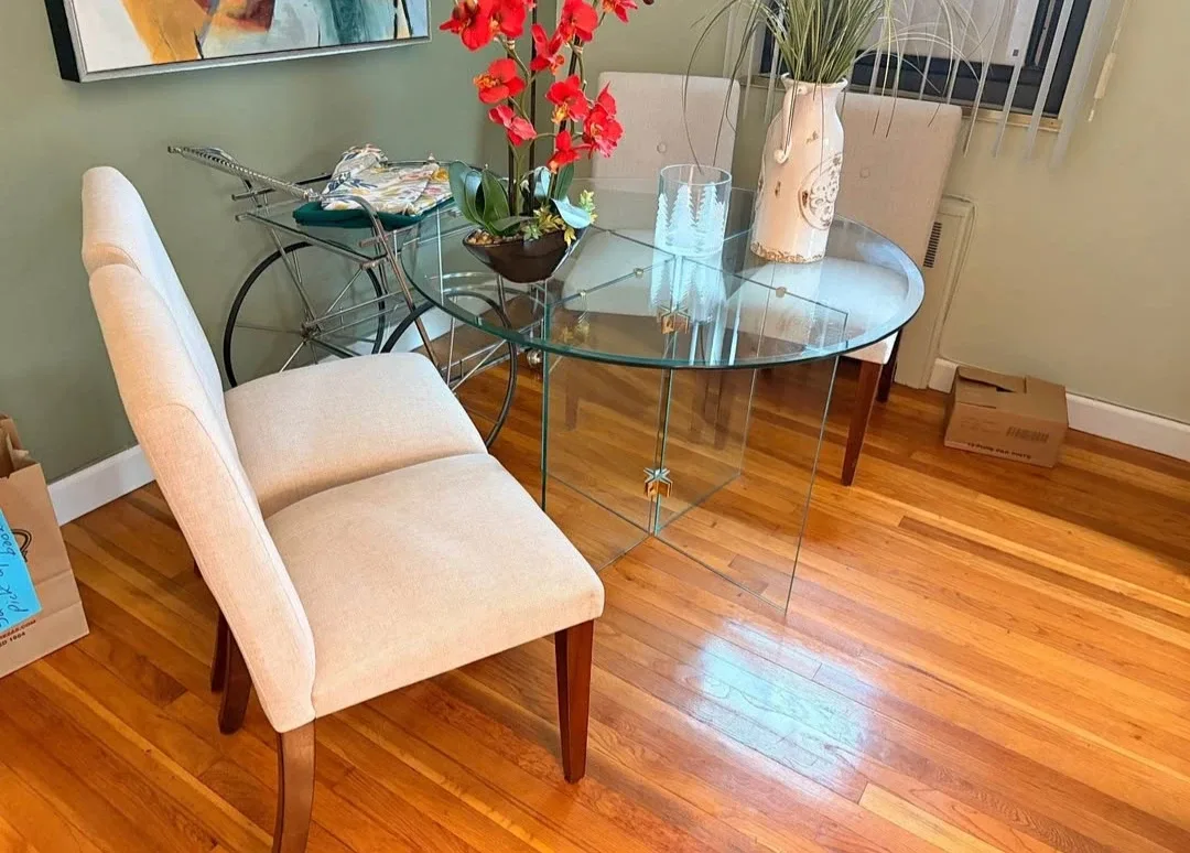Brand new Glass Dining Table with 4 Chairs - photo 2