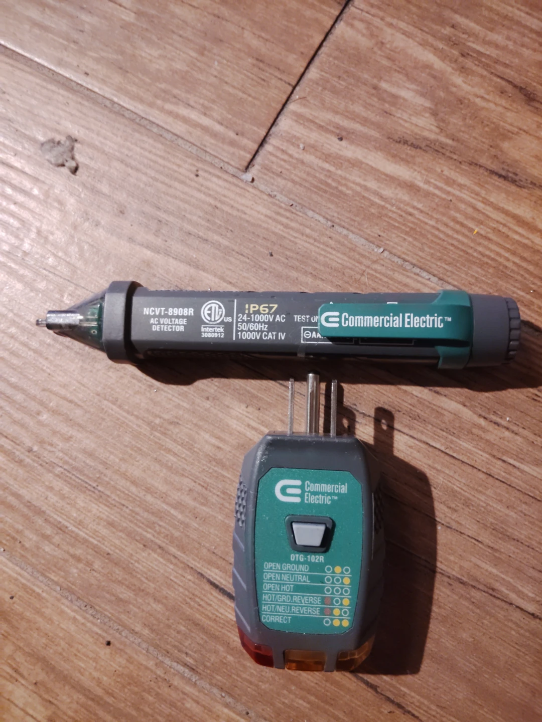 Commercial Electric AC Voltage Detector & Outlet Tester Set