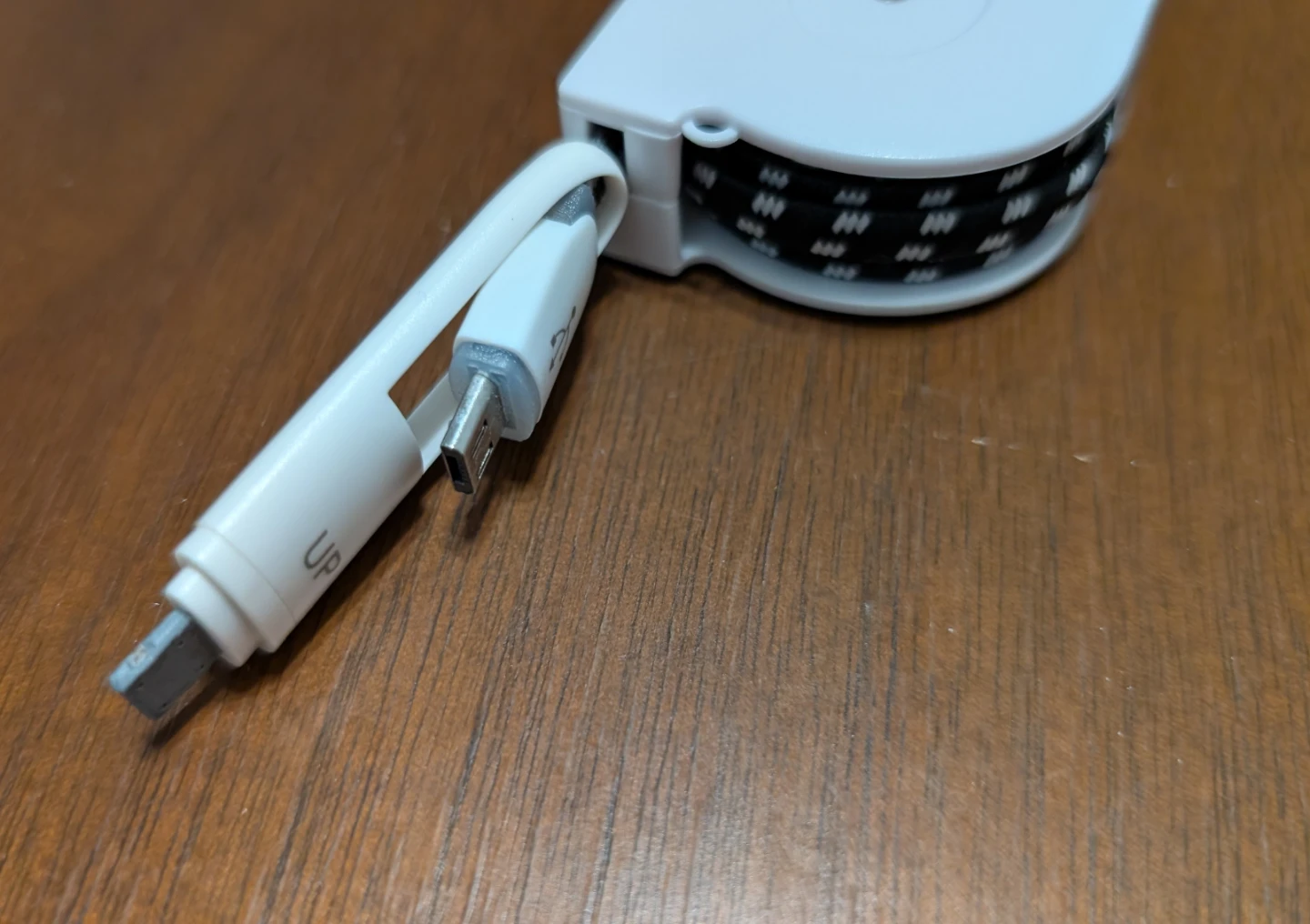 Retractable USB Charging Cable with Micro USB and Lightning - photo 4