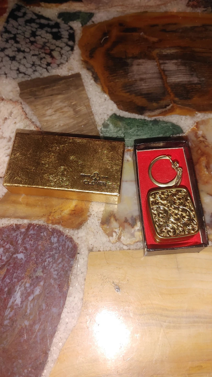 Vintage Gold Tone Clover Etched Keychain
