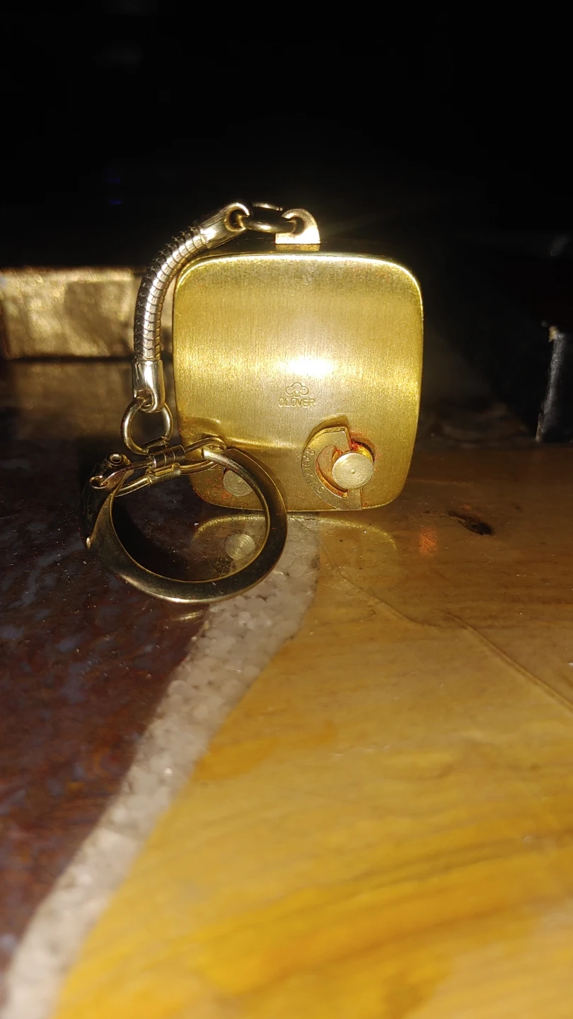 Vintage Gold Tone Clover Etched Keychain - photo 2