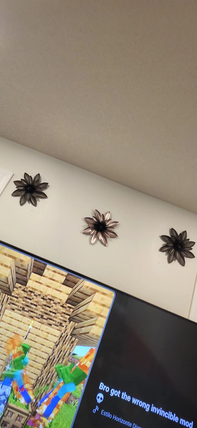 Set of 3 plastic Flower Wall Art Decorations all the same size - photo 2
