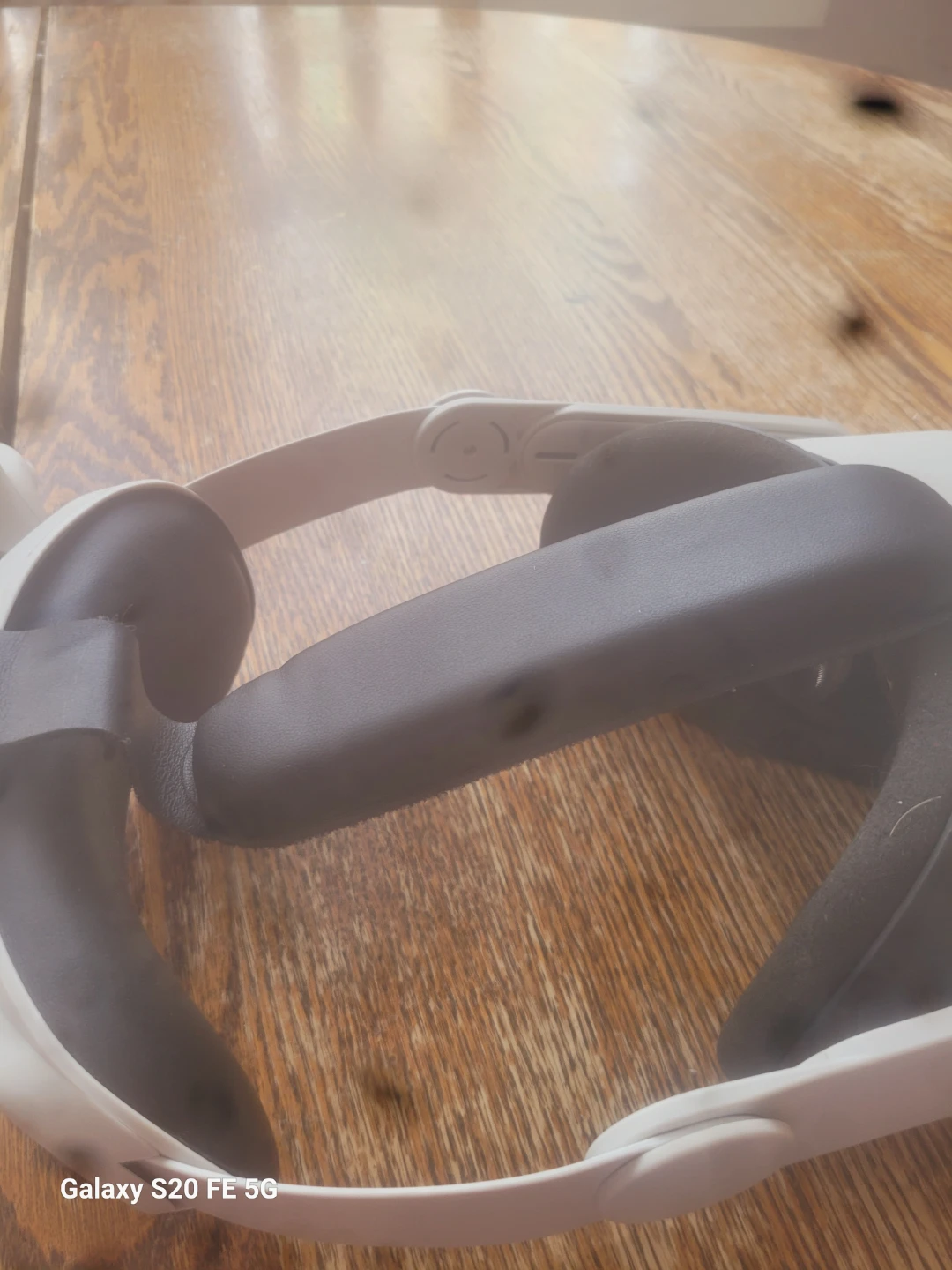 Meta Quest 2 VR Headset with Controllers - photo 3