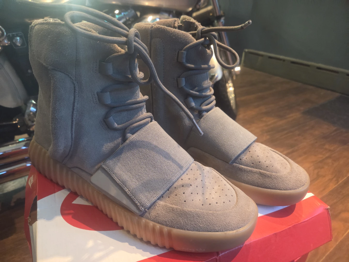 Adidas Yeezy 750 Boost Sneakers Size 10 - photo 2