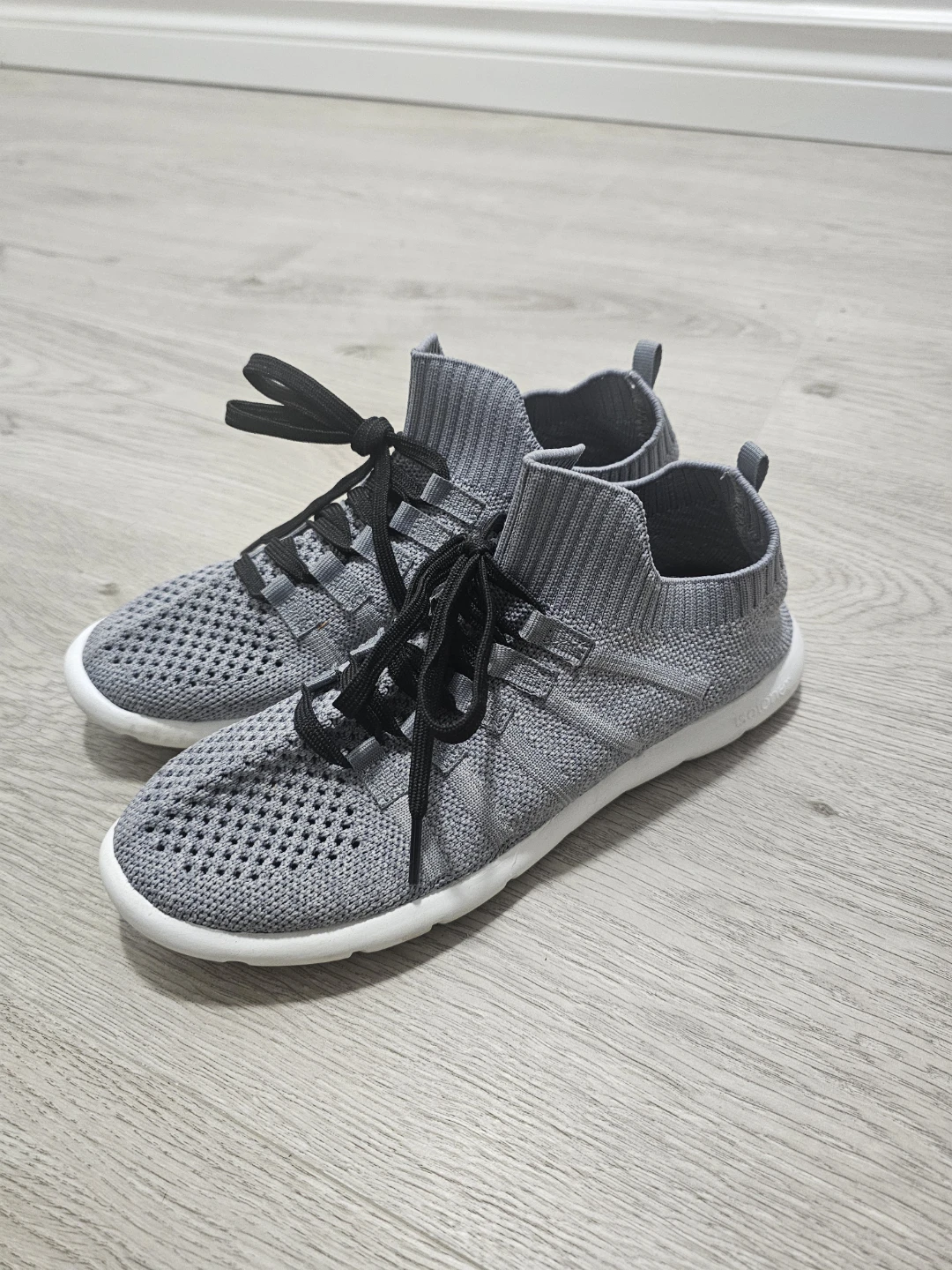 Isotoner Grey Knit Sneakers Size US 8 - photo 3