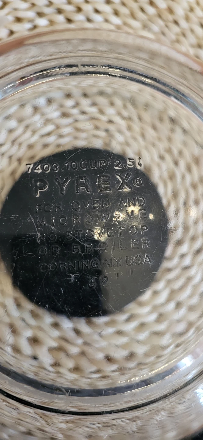 Vintage Pyrex Mixing Bowl 2.5 Qt