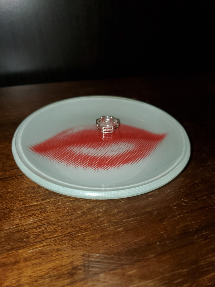 Old Navy Supply Co. "Kiss" Glass dish - photo 5