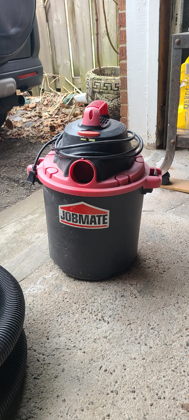 Small Shop Vac. *Needs Hose Adapter - photo 3