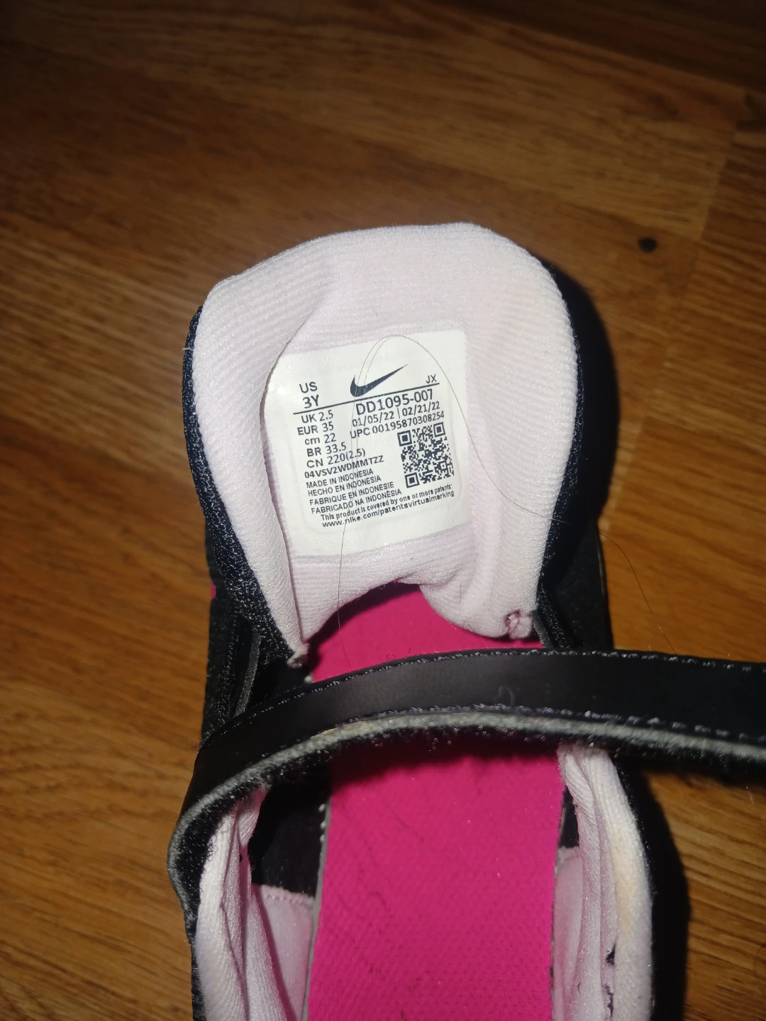 Nike Kids Running Shoes Size 3Y Black Pink - photo 2