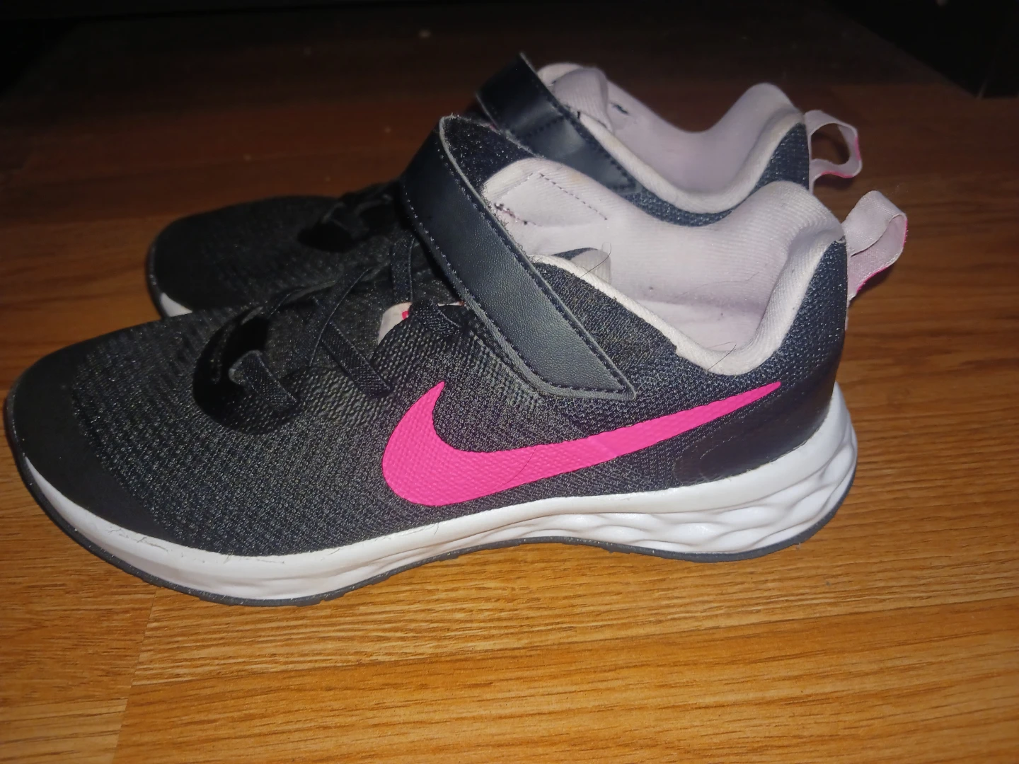 Nike Kids Running Shoes Size 3Y Black Pink