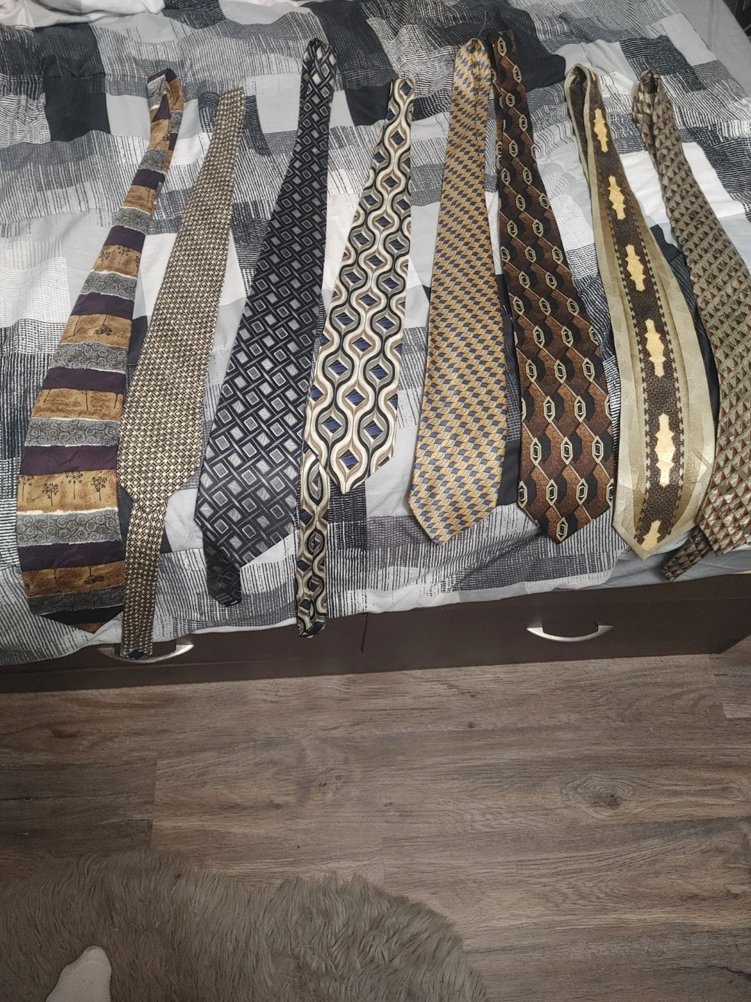 8 ties 10 bucks