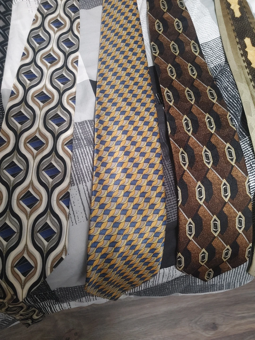 8 ties 10 bucks - photo 3