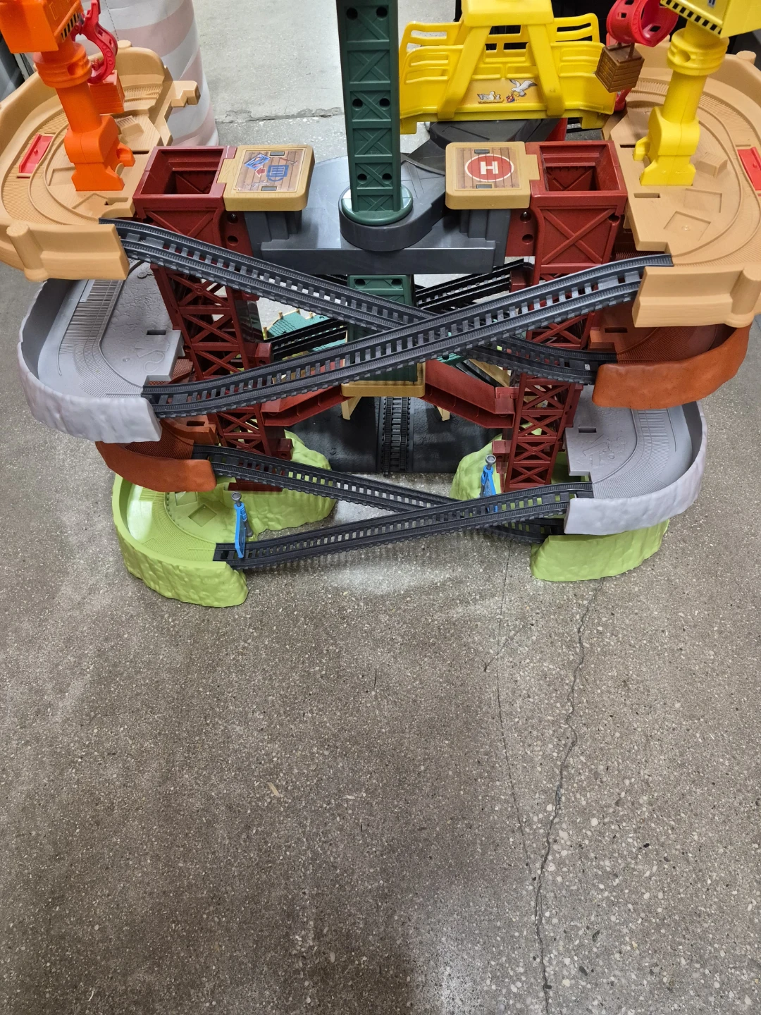 Thomas & Friends Wooden Railway Cranky & Carly Crane Set