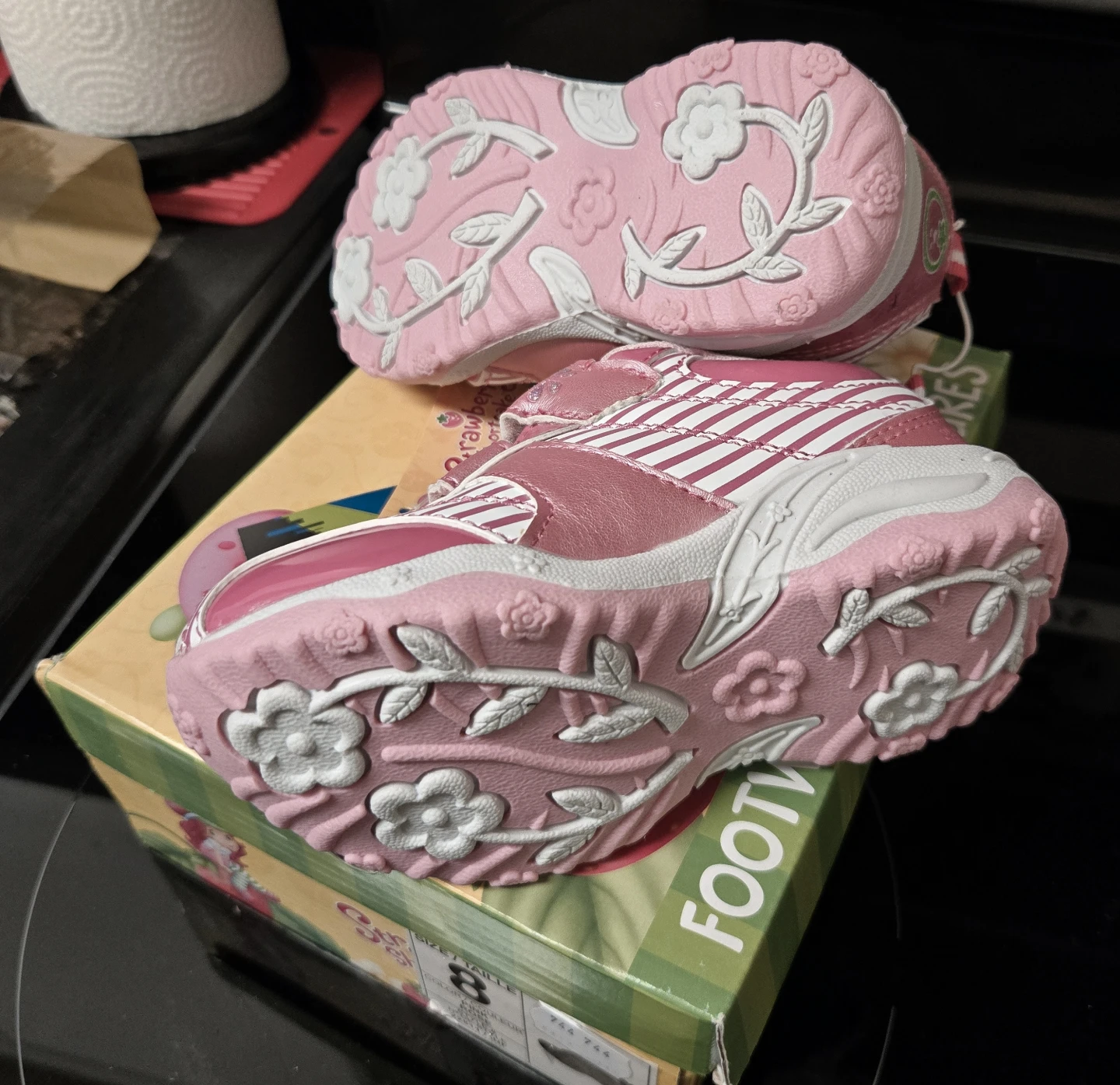 Strawberry Shortcake Toddler Shoes Size 8 - photo 3