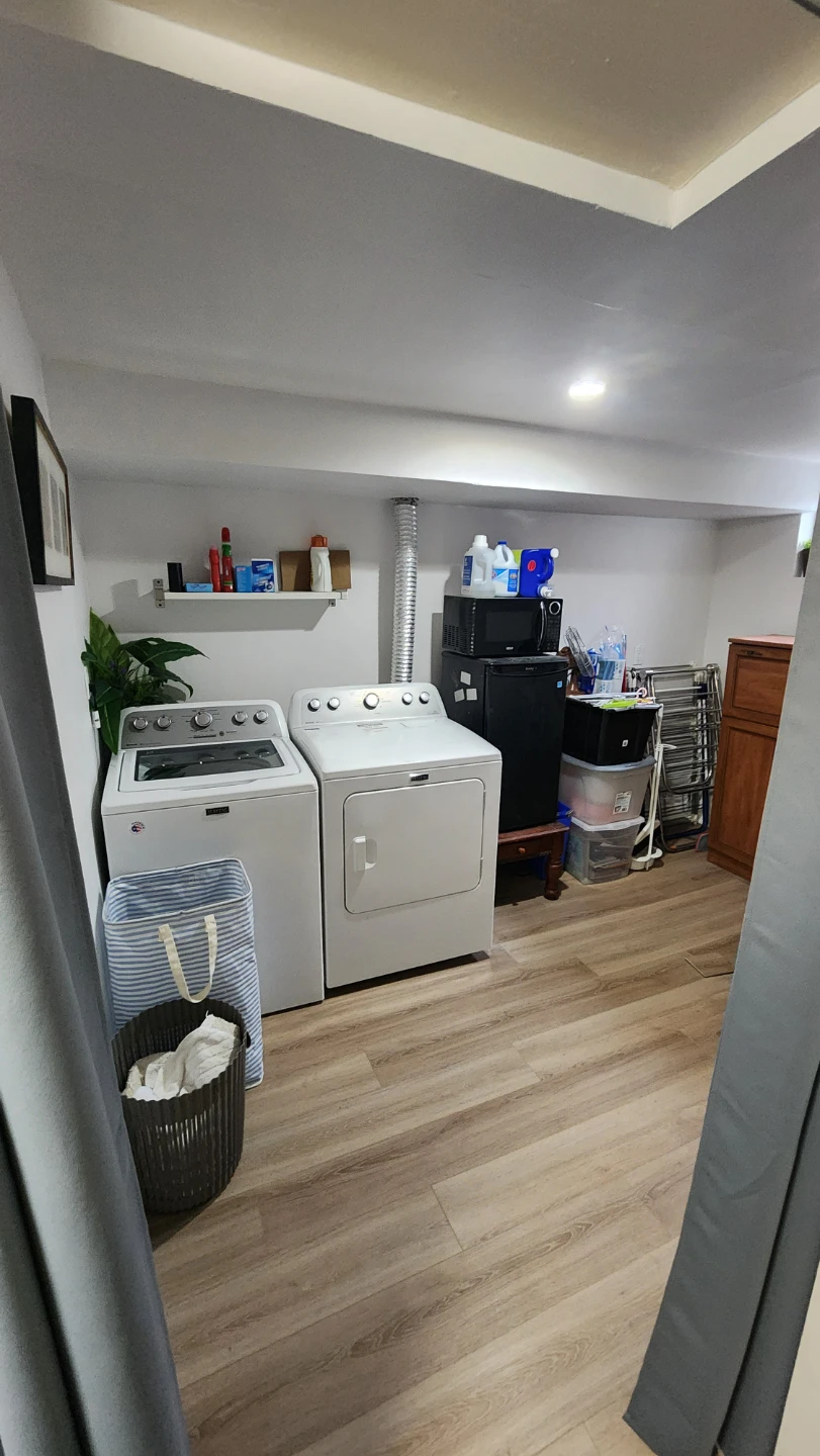 3 bedroom private bathroom shared kitchen/laundrm for rent - photo 2