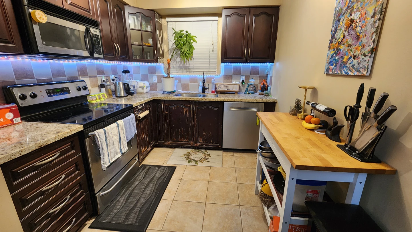 3 bedroom private bathroom shared kitchen/laundrm for rent - photo 4