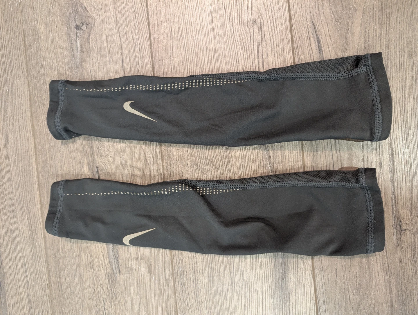 EUC - Women's Nike Pro Calf Therma Fit Compression Sleeves