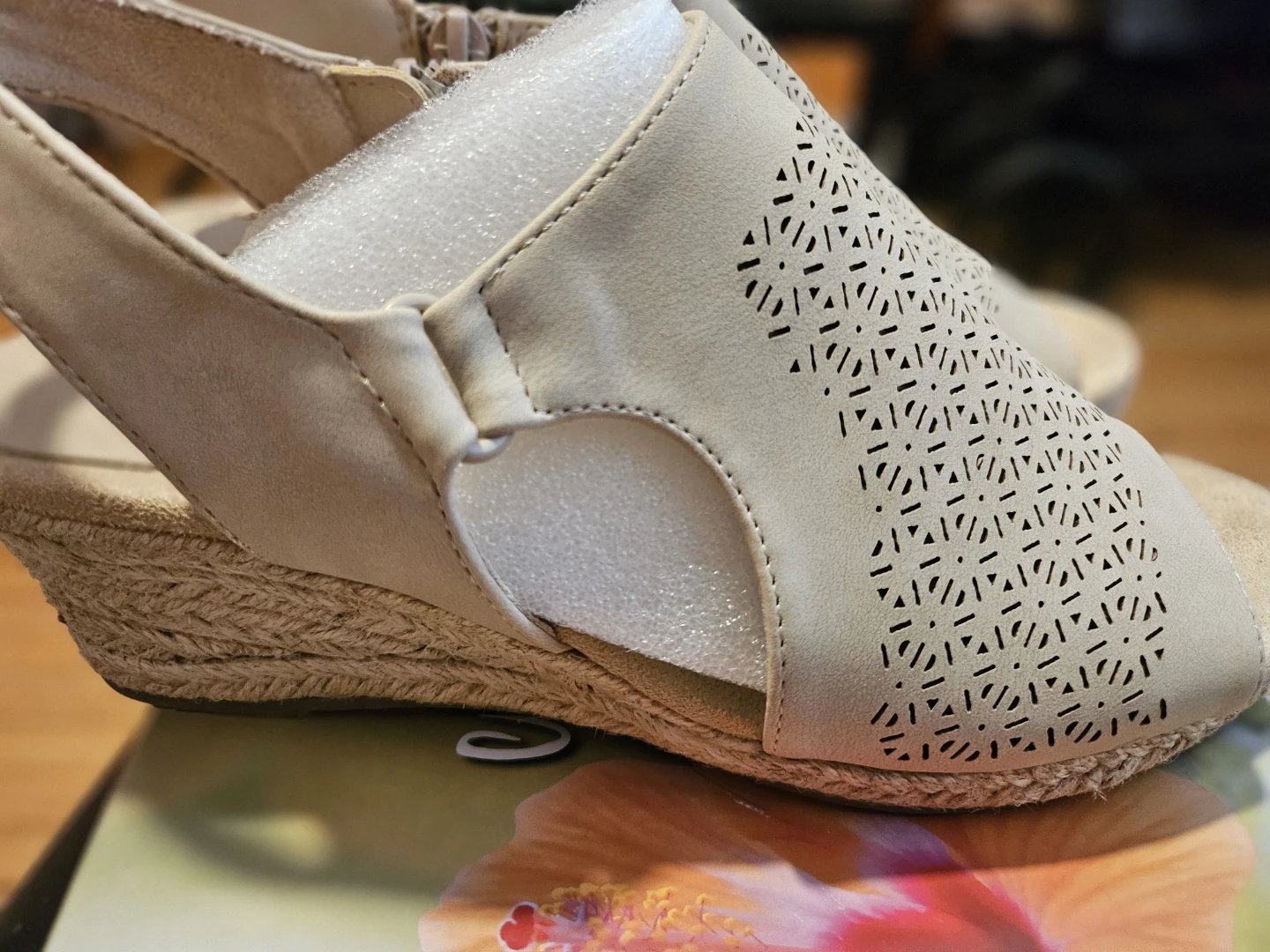 Easy Street Women's Wedge Sandals Tan Size 7 - photo 2