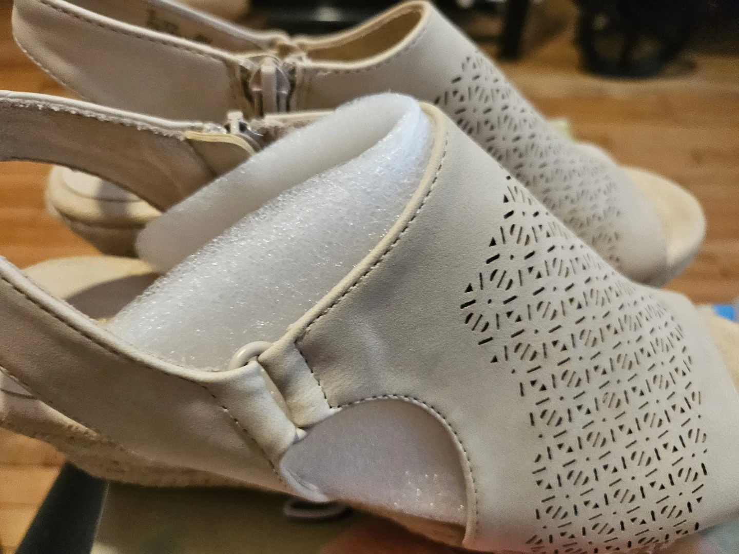 Easy Street Women's Wedge Sandals Tan Size 7 - photo 3