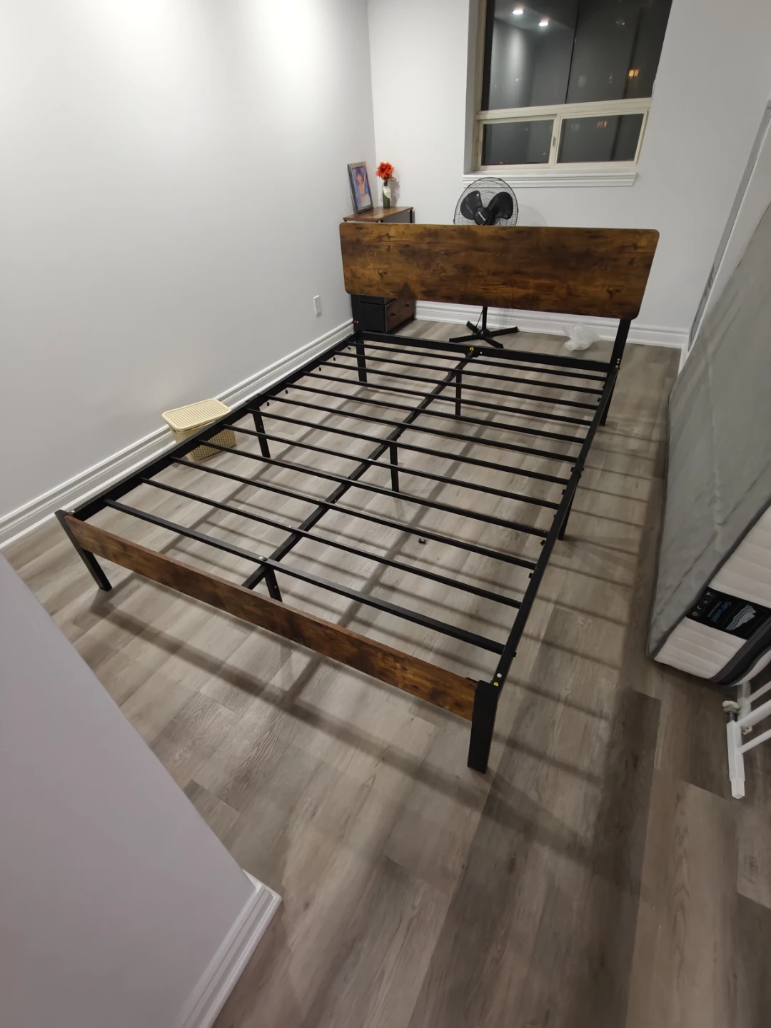 Queen Size Metal Bed Frame with Wooden Headboard - photo 2