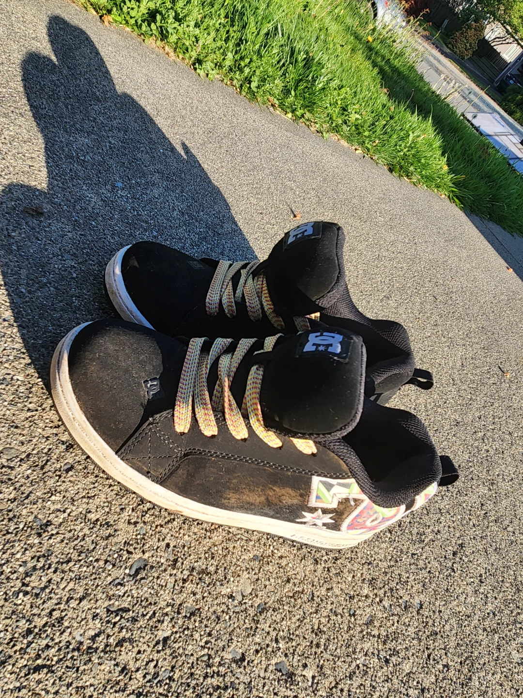 DC Shoes Youth's Court Graffik Black Skate Shoes Size 6