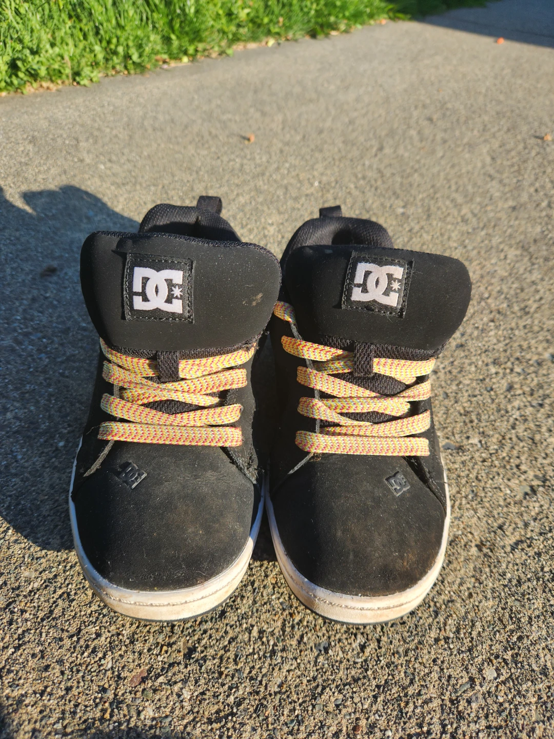 DC Shoes Youth's Court Graffik Black Skate Shoes Size 6 - photo 2