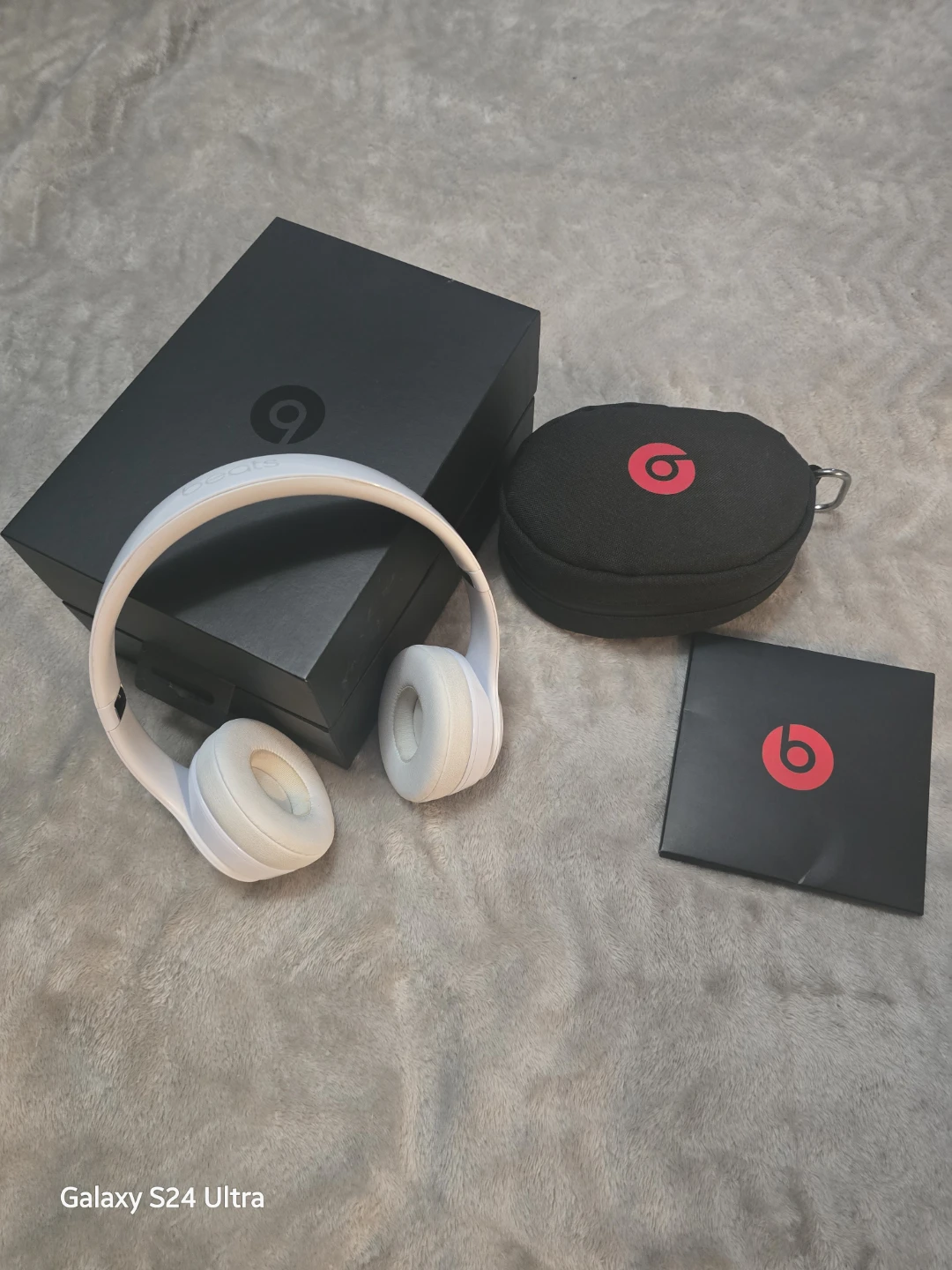 Beats Solo3 Wireless On-Ear Headphones - White
