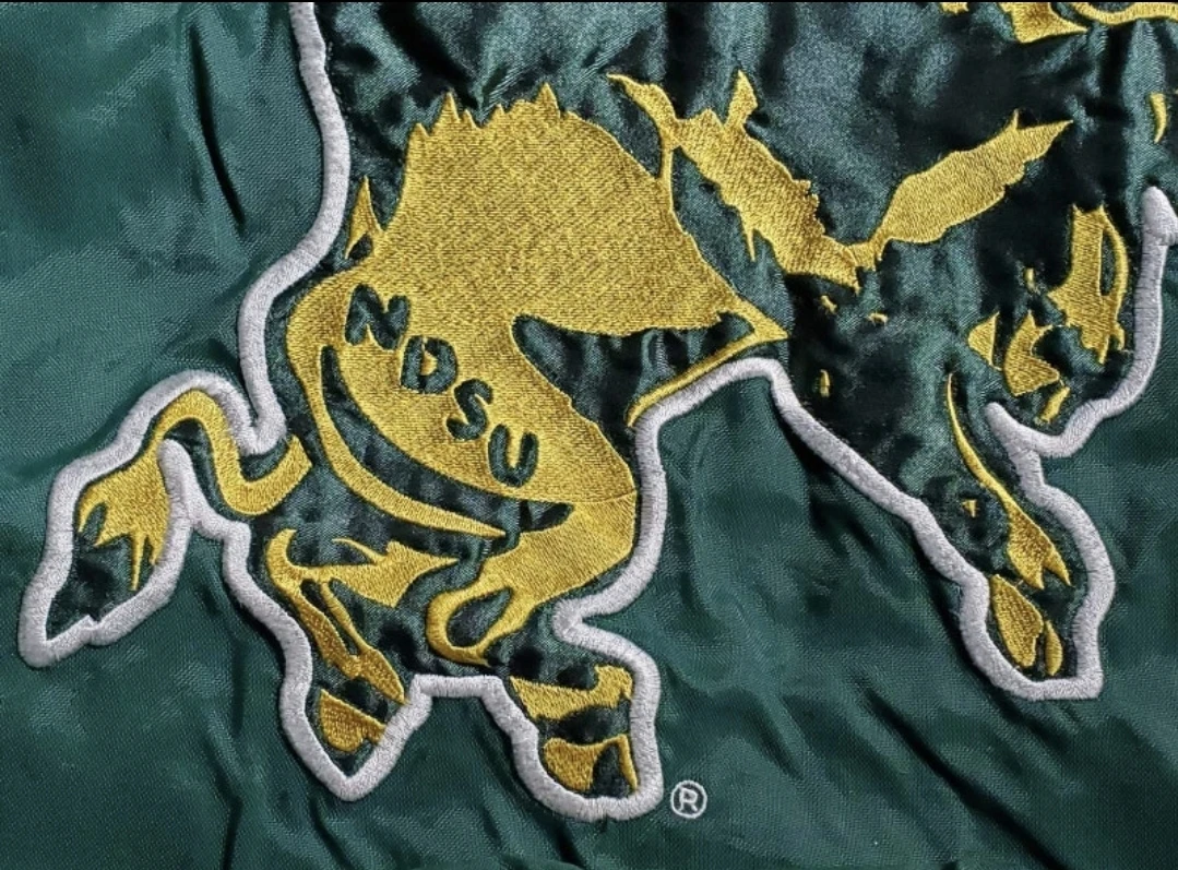 VTG North Dakota state university starter pullover sz LG - photo 5