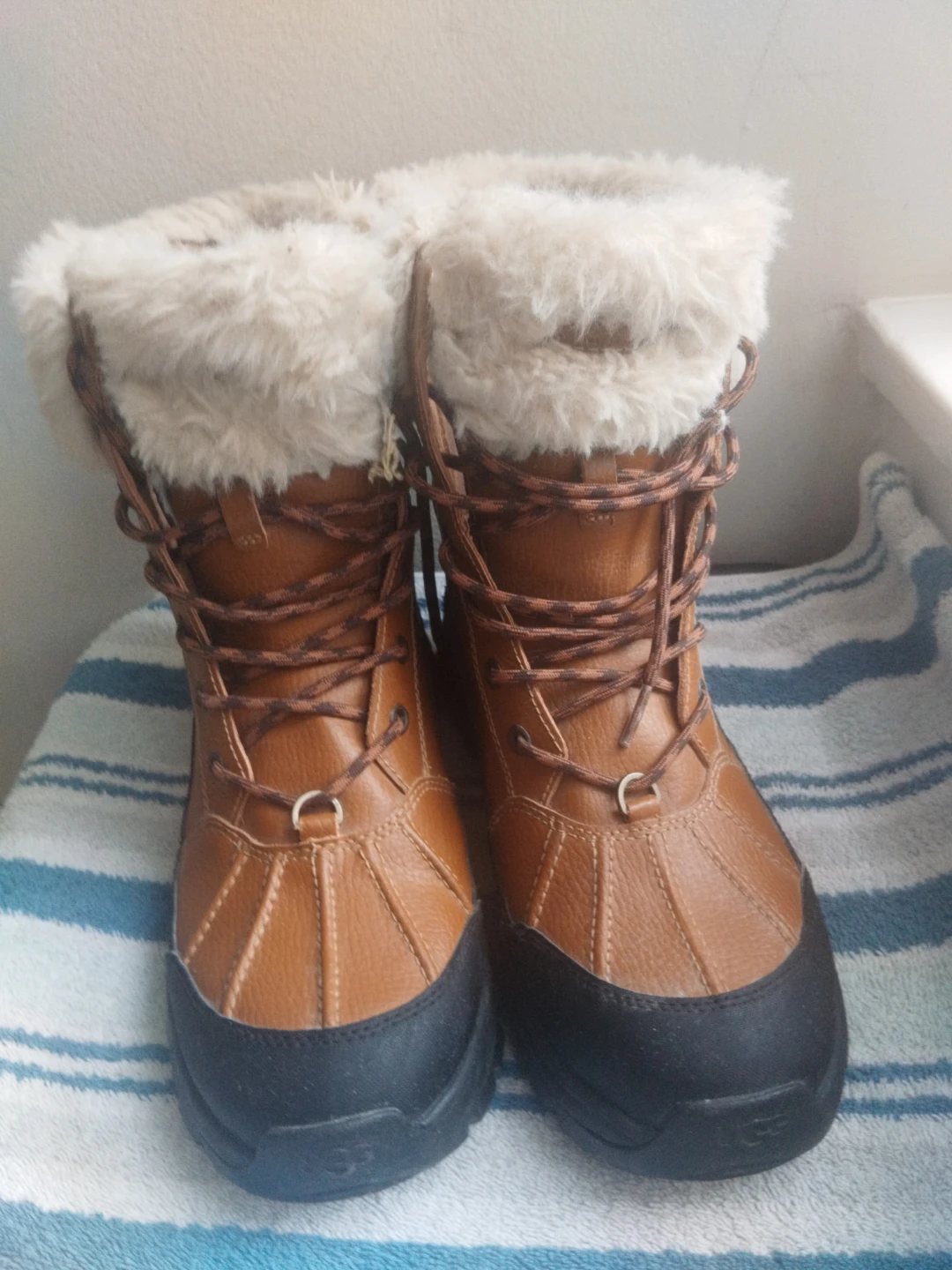 UGG Waterproof Snow  Boots Size US 9 / UK 7