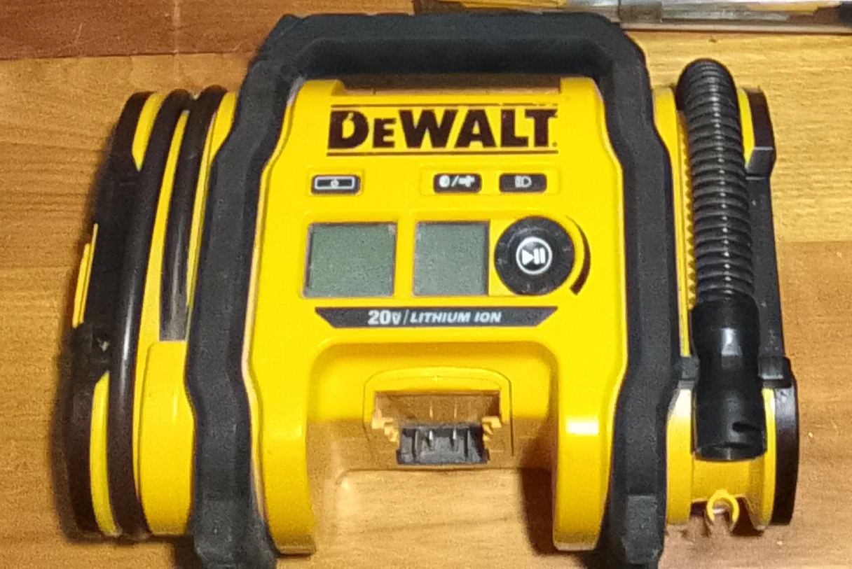 DEWALT 20V Lithium Ion Portable Air Compressor